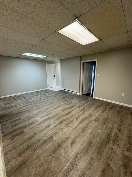 Building Photo - 464 3rd St