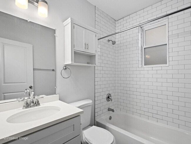 Building Photo - 2441 N Harding Ave