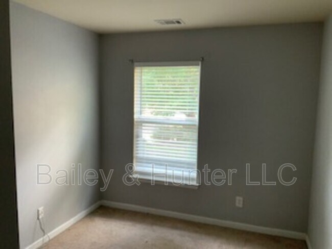 Building Photo - 473 Mulberry Row