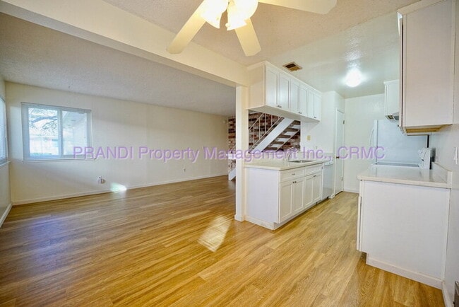 Building Photo - 24 Lassen Ln