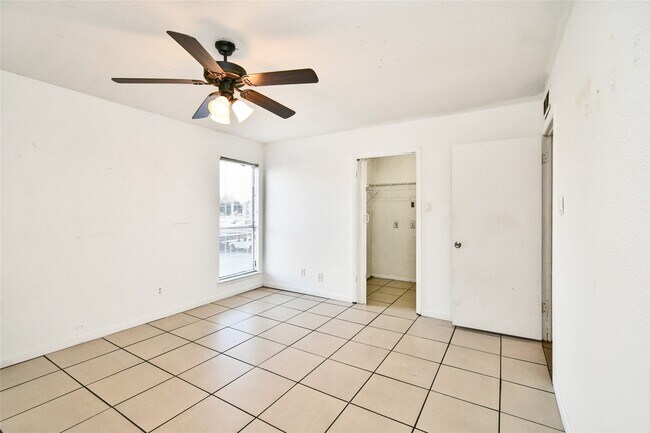 Building Photo - 10211 Sugar Branch Dr