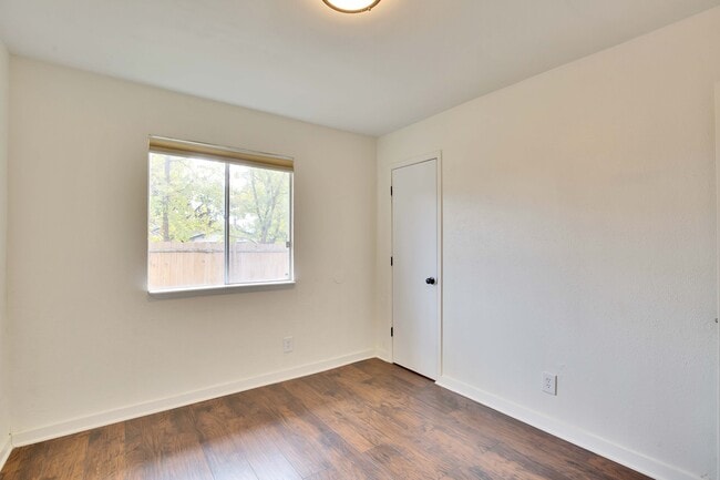 Building Photo - 7002 Skynook Dr