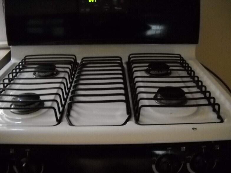 Building Photo - 341 E 13rh st