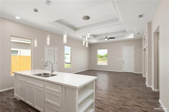 Building Photo - 14 N Sugar Bear Dr