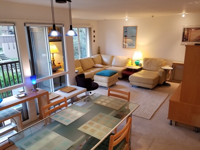 FULLY URNISHED Condominium - 72 Surrey Ln