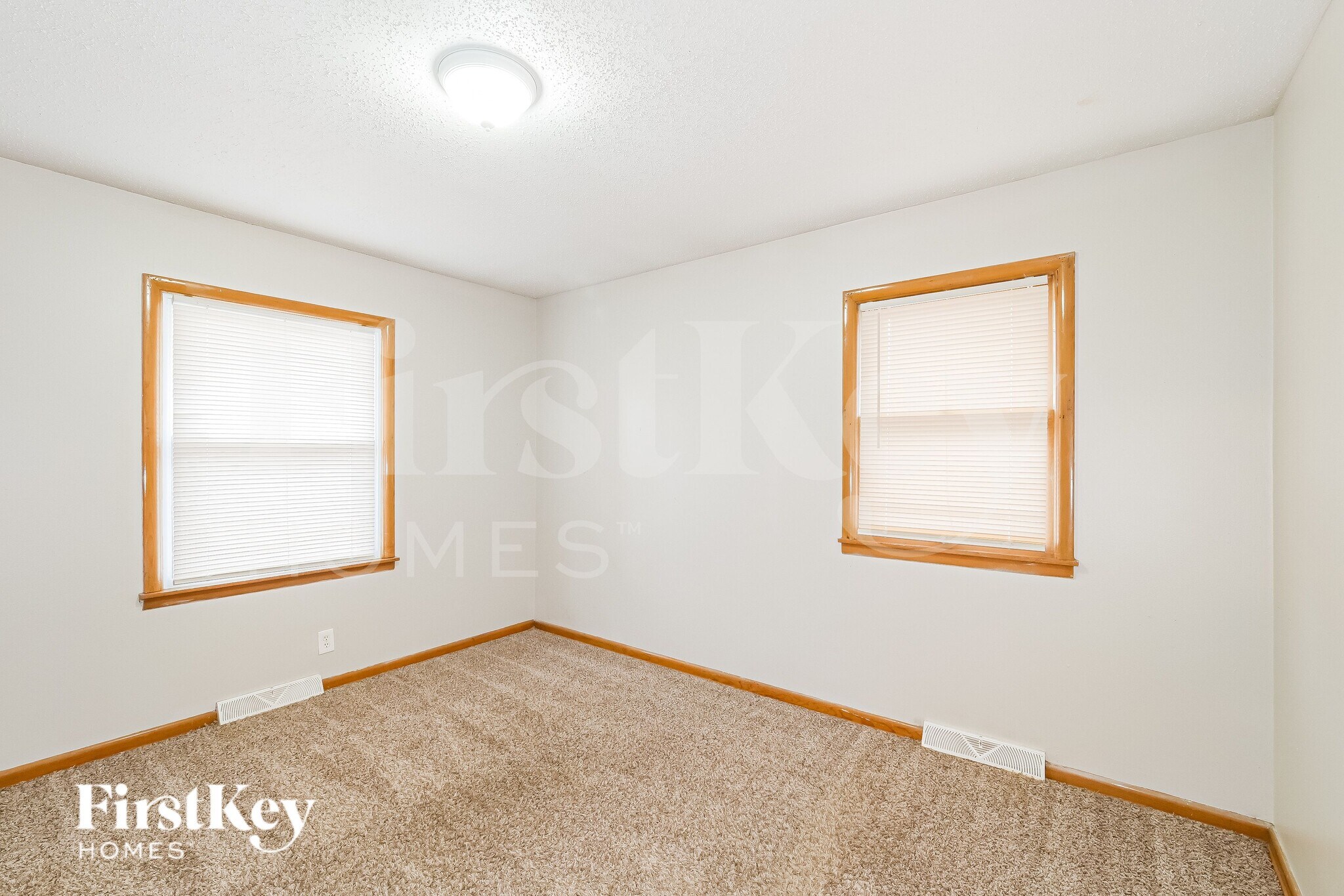 Building Photo - 8207 E 85 St