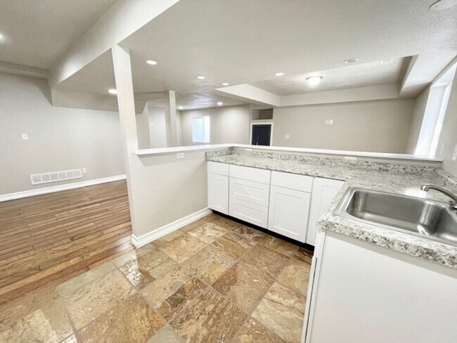 Building Photo - Stunning 4 Bed/4 Bath Home in Banning Lewis Ranch