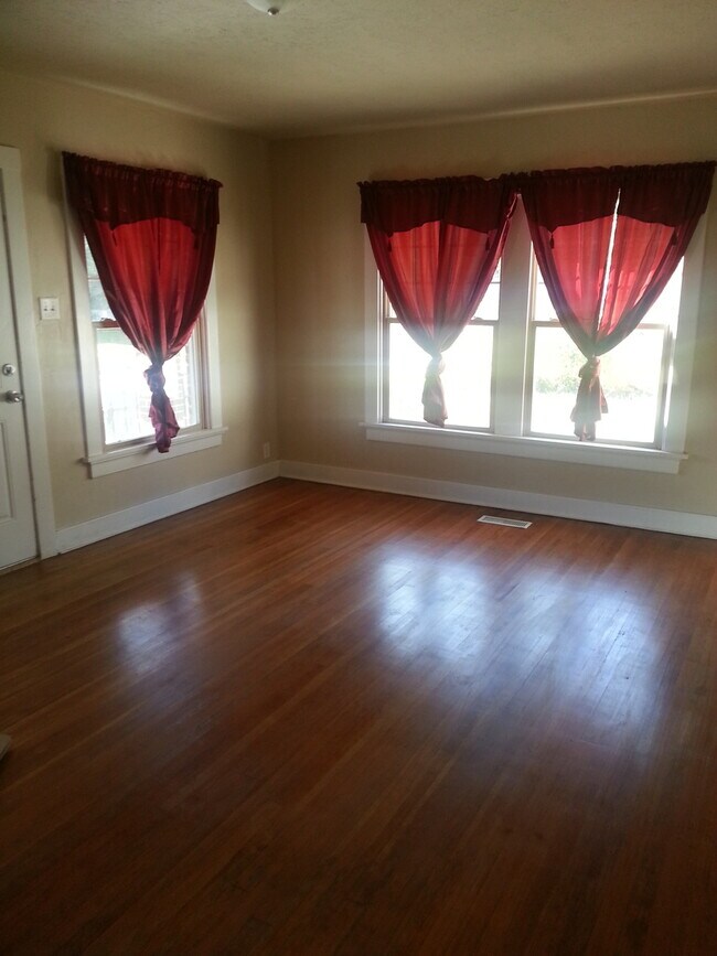 Building Photo - Charming Copperton 4 bedroom upgraded vintage home.