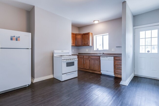 Building Photo - Available August - Check out this beautiful 2 bedroom w/ city views!