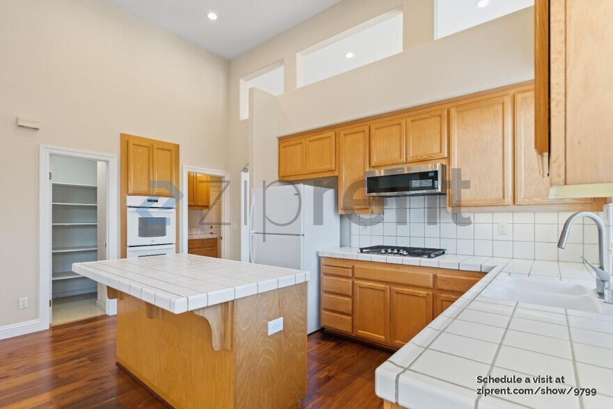 Building Photo - 1468 Bergerac Dr