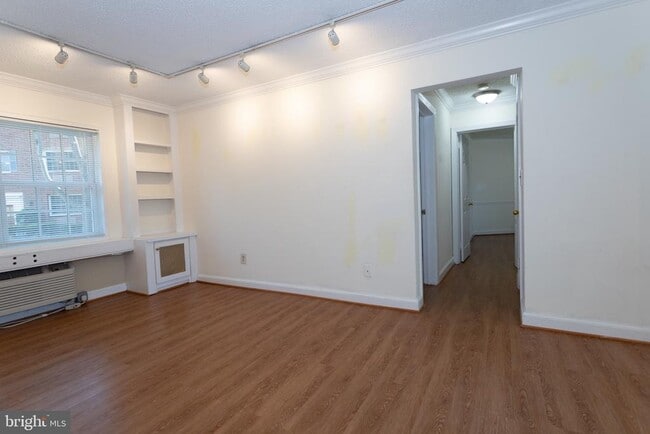 Building Photo - 1612 W Abingdon Dr