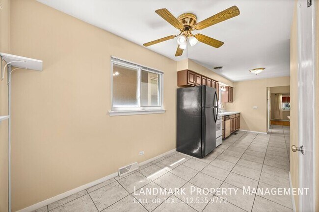 Building Photo - 3109 Grove Ave