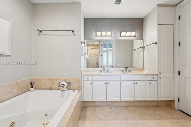 Building Photo - 626 Coral Wy