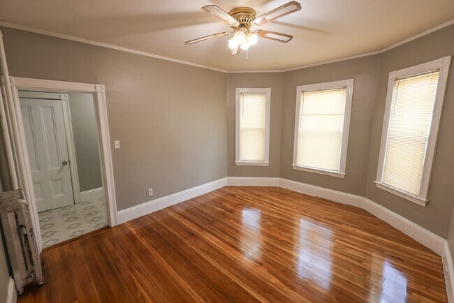 Building Photo - 69 Willowwood St