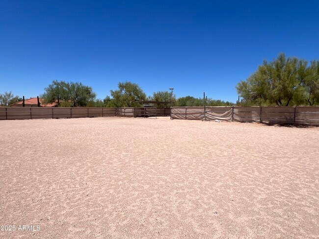 Building Photo - 4847 E Calle de Las Estrellas Rd