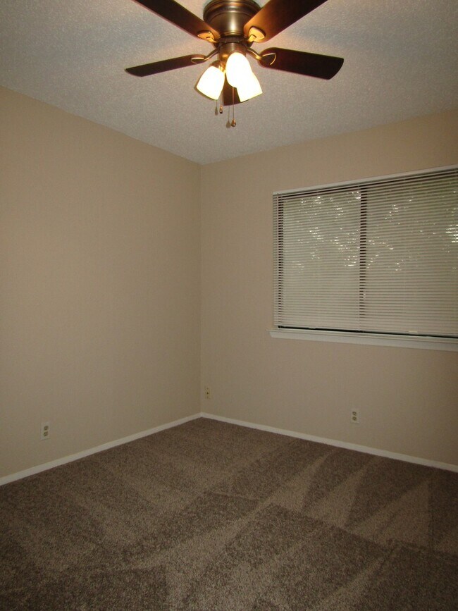 Building Photo - 812 Ramble Ln