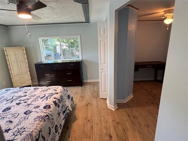 Building Photo - 8709 SW 15th St