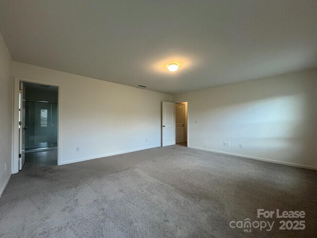 Building Photo - 4060 Beacon Ave