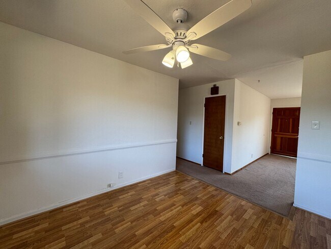 Building Photo - Single level 4 bedroom, 2  bath home – mov...