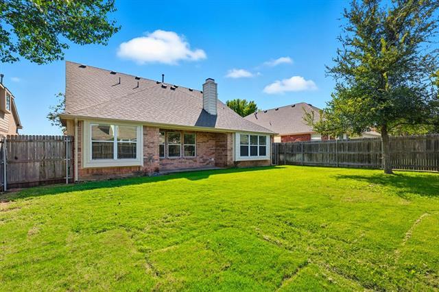 Building Photo - 5904 Meadowglen Dr