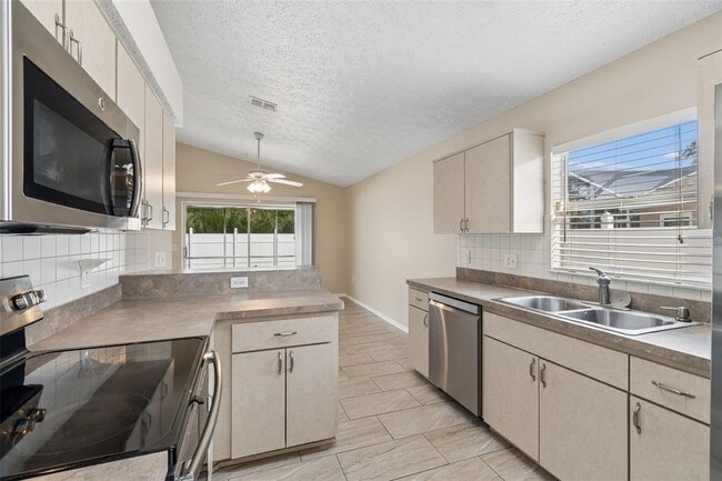 Building Photo - 7904 Floradora Dr