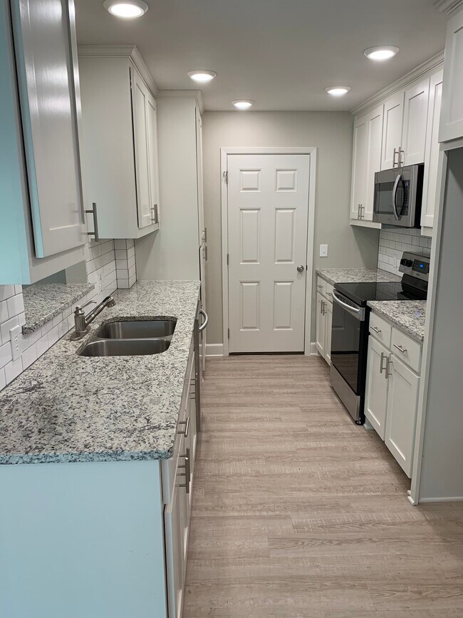 Building Photo - 2405 N Ricketts St