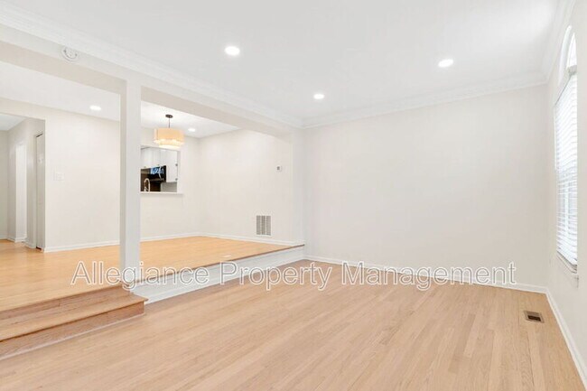 Building Photo - 6630 Medinah Ln