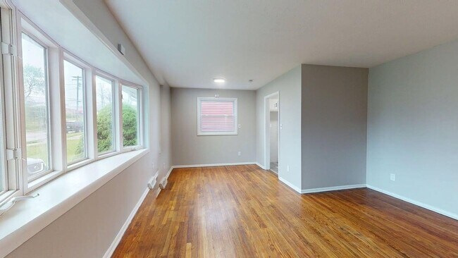 Building Photo - Renovated 3-Bedroom House in Cleveland!