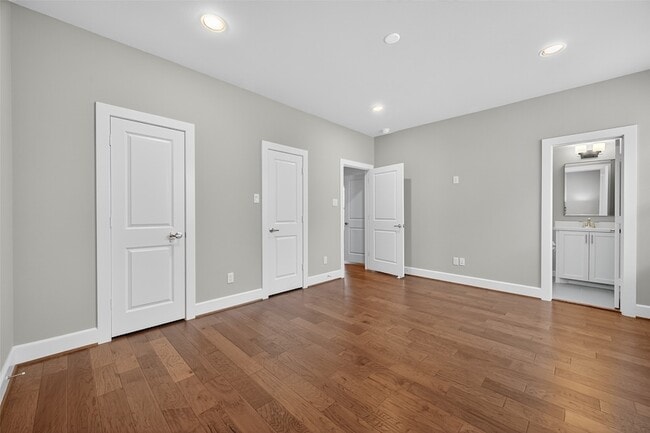 Building Photo - 1624 W 24th St