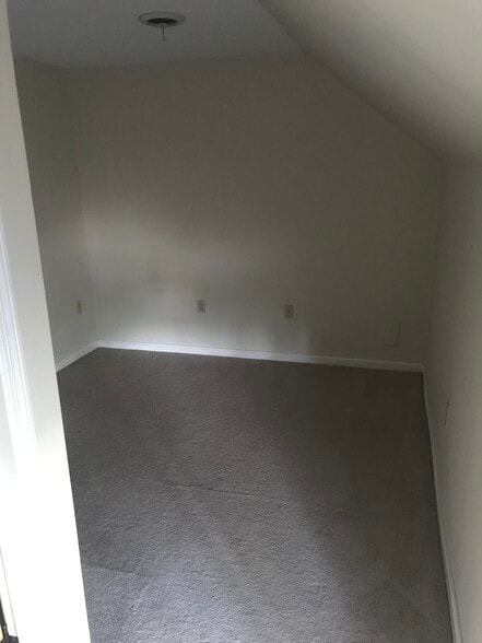 Building Photo - 291 E Allen St