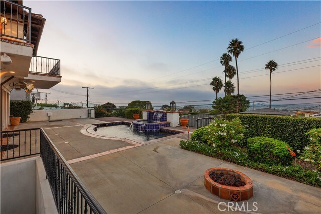 Building Photo - 227 Pso De Granada