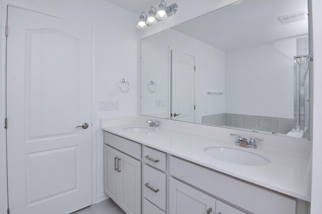 Building Photo - 5559 E Spaniel Dr