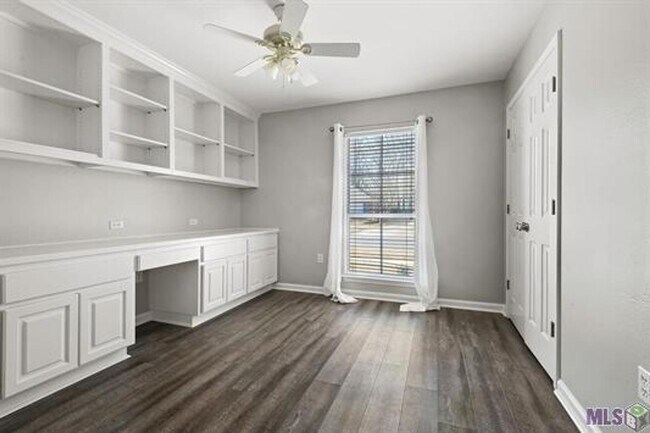 Building Photo - 4 Bedroom in Springlake Subdivision