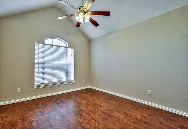 Building Photo - 4424 Maple Shade Ave