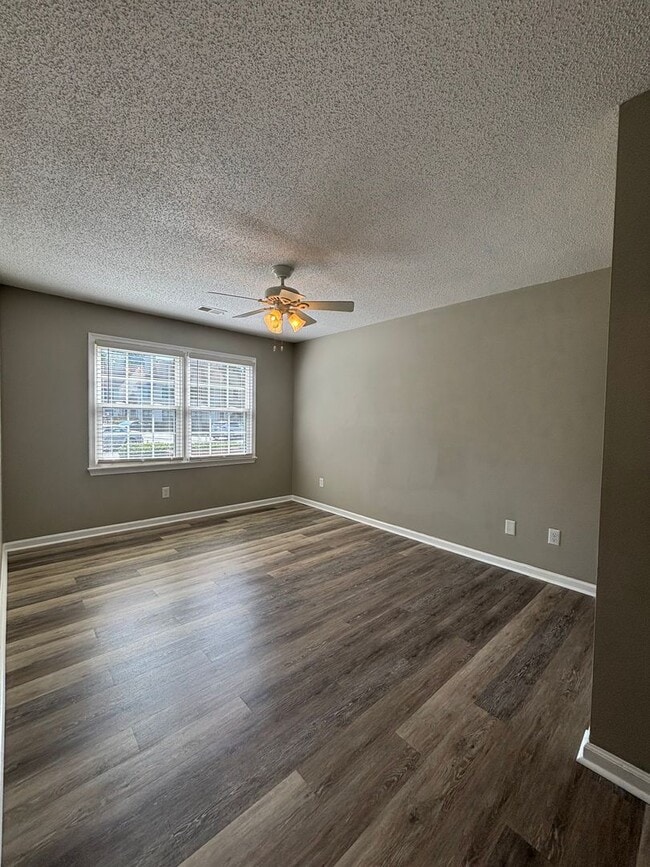 Building Photo - Beautiful Upgraded Condo located in Queens...