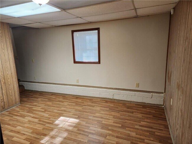 Building Photo - 3234 Valley View St