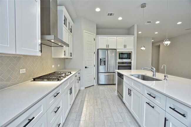 Building Photo - 909 Del Raphael Dr