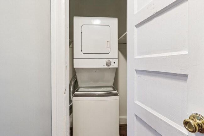 Building Photo - 1712 West Virginia Ave NE