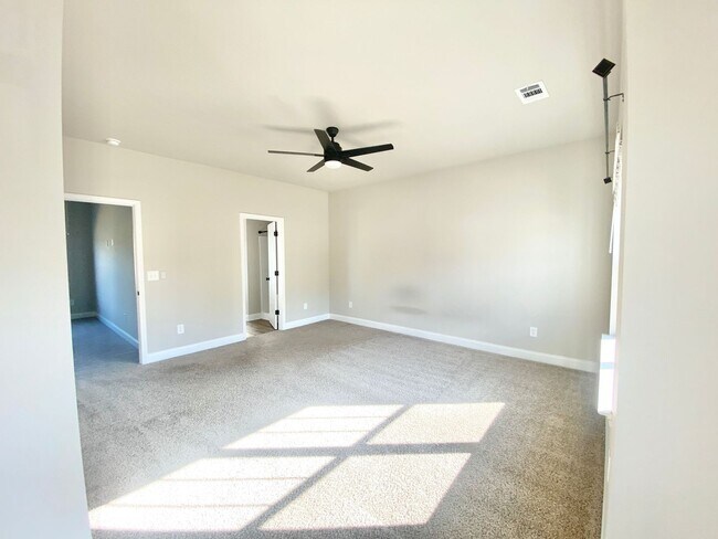 Building Photo - $1000 OFF 1st month rent!!!!Guyton Beauty!...