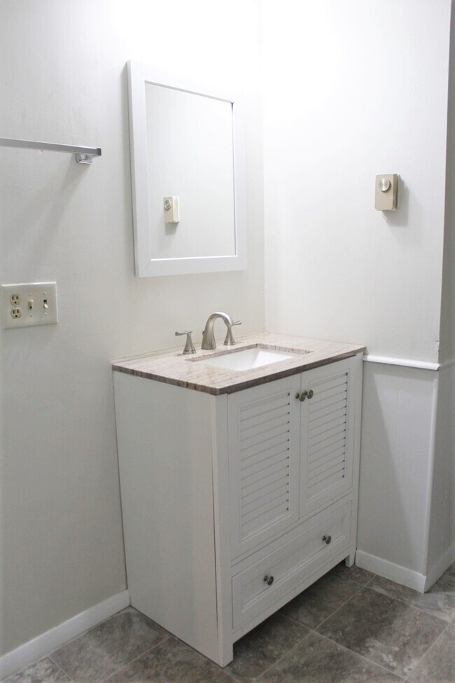 Building Photo - 10 Belchertown Rd