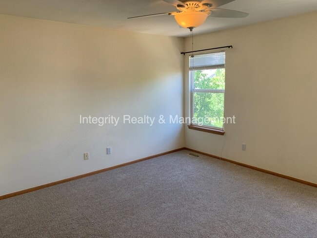 Building Photo - 9931 Saybrook St