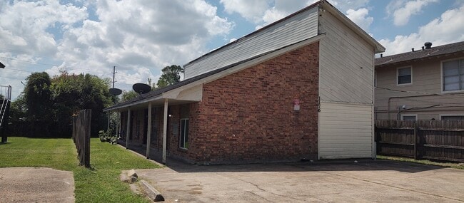 Building Photo - 1176 Oregon Ave