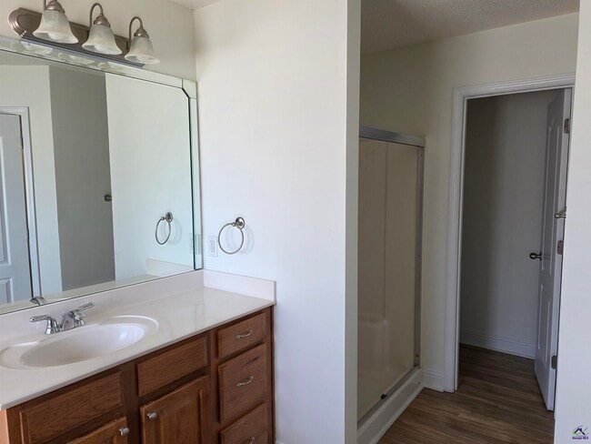 Building Photo - 604 Twelve Oaks Dr