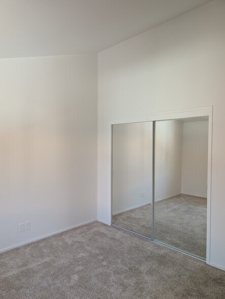 Building Photo - 4817 San Gordiano Ave