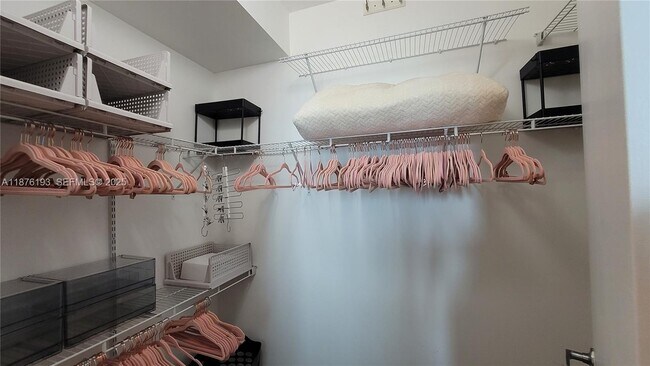 Building Photo - 1900 N Bayshore Dr