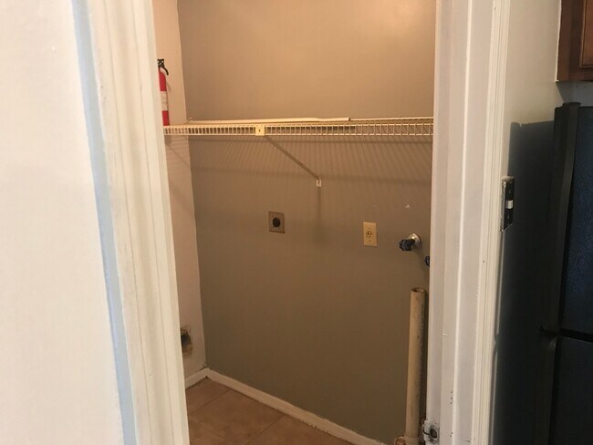 Building Photo - Must See! 2 Bedroom/2 Bathroom Duplex In Sanford!!!!