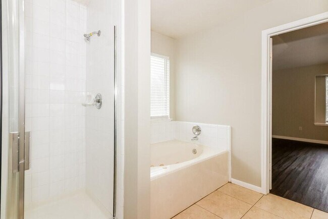 Building Photo - 3807 Wildhawk Dr