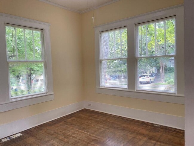 Building Photo - 175 Park Dr