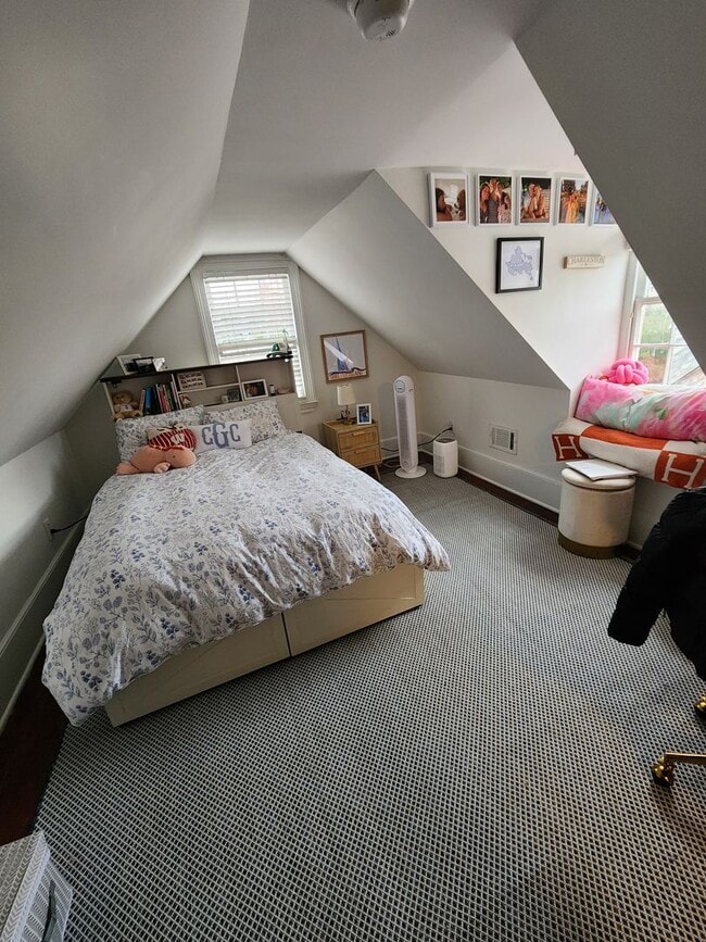 Building Photo - 109C