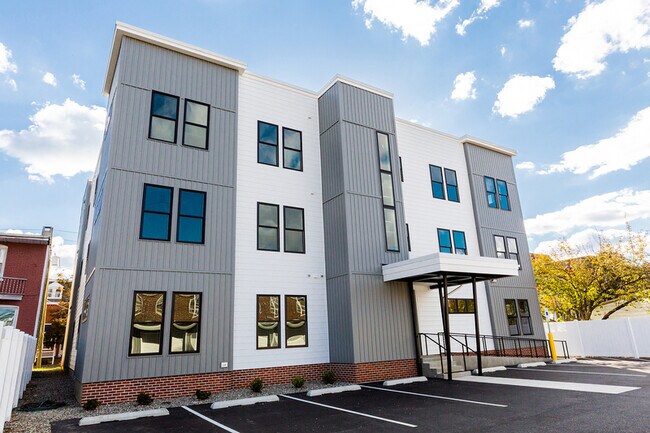 Building Photo - 213 Jackson St